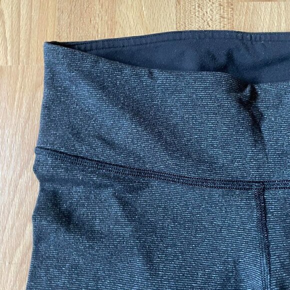 Lululemon Heathered Grey Medium Rise Wunder Under Crop - Size 6 - Picture 3 of 5